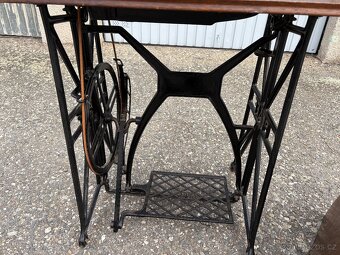 Starý šicí stroj Pfaff - 5