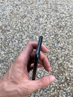 iPhone SE 2020 - baterie 100% - 5