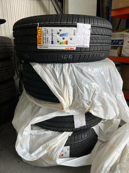 Pneu Pirelli cinturato 245/45R18 - 5