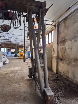 Portálový jeřáb 2t - 5