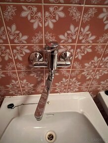 UMYVADLO SE SLOUPEM VČETNĚ NEREZOVÉ BATERIE - 5