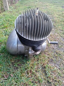 Motor ČZ 250 - 5