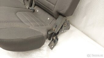 Nissan Navara D40 : Sedadla zadní - 5