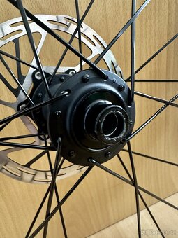 Nová sada carbon kol Bontrager Aeolus Elite 35 TLR - 5