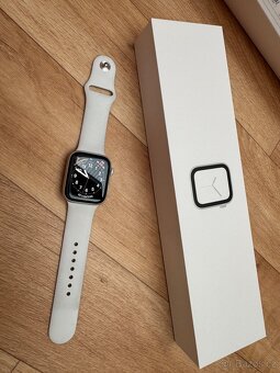 Apple hodinky SERIES 4 Silver White 44mm TOP STAV - 5