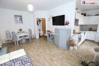 Krásný slunný byt 2+1/B/S v prvním patře cihlové novostavby  - 5