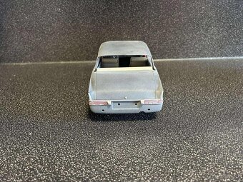 Mercedes Benz W111 220 SE heckflosse barn find 1:18 - 5