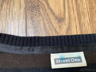 Zajímavý pruhovaný svetřík (vel. 40/42) - 5