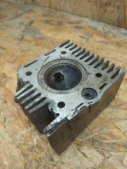 Babetta 207 hlava válce s dekompresorem - 5