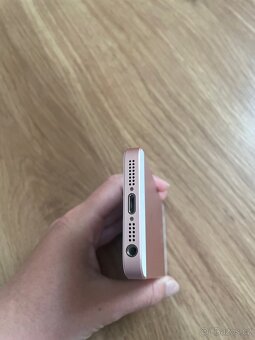iPhon SE růžový + tři obaly - 5