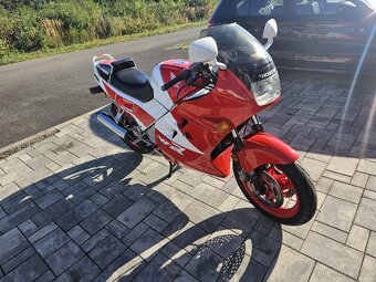 Honda VFR 750 - 5