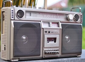 Crown-CSC 980L Bombox. - 5