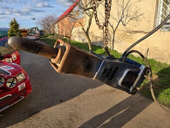 Bourací kladivo použito na traktorbagru Jcb 3cx - 5