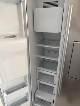 Americká Lednice s ledovačem ZARUKA  - 5