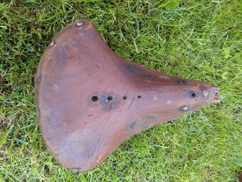 Staré kožené sedla - 5