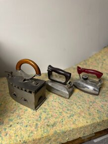 Staré funkční žehličky - 3 ks - 5