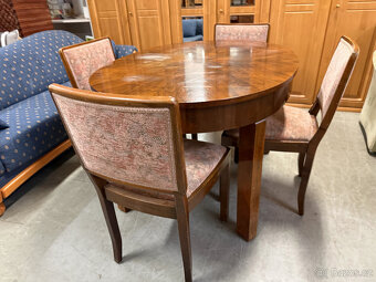 Rozkládací jídelní oválný stůl a čtyři židle - 5