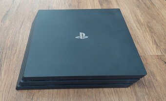 Playstation 4 PRO 1TB v perfektnim stavu - 5