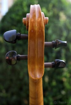 Staré housle s silným zvukem - 5