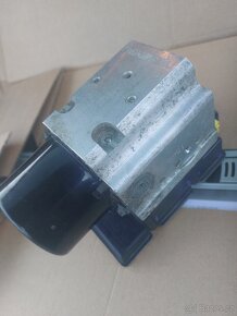 Renault Trafic II , ABS ESP kostka a pumpa - 5