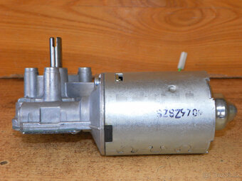 Elektromotor s převodovkou DEWERT 24 VDC, 33 ot./min. 330 W - 5