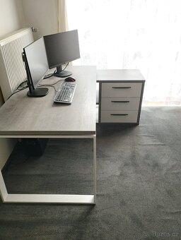 Masivní pracovní rohotvý stůl - 5
