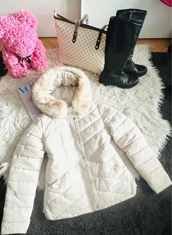 Reserved krásná luxusní moderní bunda s velkou kapucí - 5