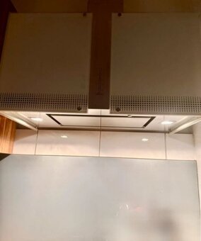 Krémová linka ve vysokém lesku se spotřebiči,5867 - 5