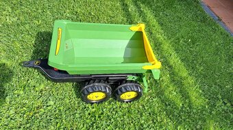 Prodám zánovní dětský elektrický traktůrek John Deere - 5