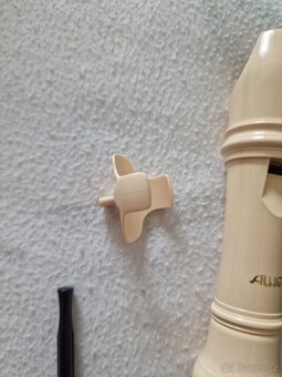 Zobcová flétna Aulos s vybavením. - 5