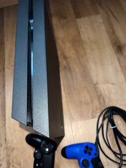 Sony PlayStation 4 1TB včetně 2 originálních ovladačů PS4 - 5