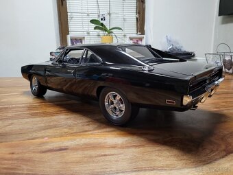 Dodge Charger kovovy model 1:8 - 5