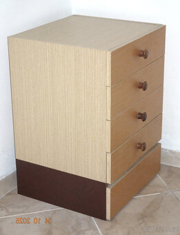 Nabízím praktickou skříňku se zásuvkami - 5