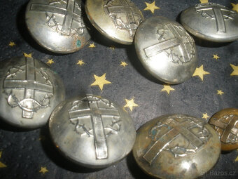 Staré kovové knoflíky-uniforma - 5