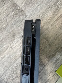 Playstation 4 slim (1 TB) - 5