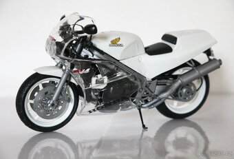 Motocykly Honda TAMIYA (1:12) - 5