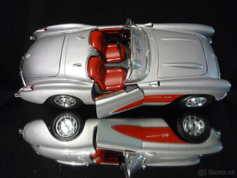 Chevrolet Corvette 1957 stříbrný Bburago 1/18 - 5