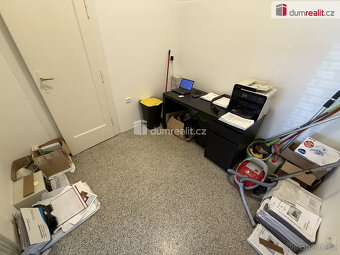 Pronájem nebytového prostoru 32 m2 P3 Vinohrady výloha cihla - 5