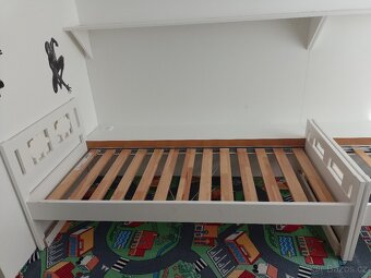 Dětská postel Ikea Kritter + police a šuplíky - 5