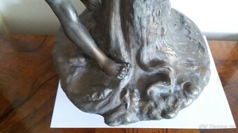 Stará figurální kovová secesní váza výška 58 cm - 5