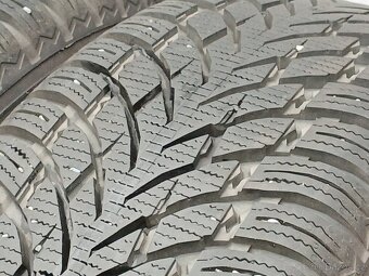 Pěkná zimní orig alu Škoda Kodiaq 215/65/17 vzorek 8mm - 5