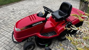 Profi zahradní traktor Honda 2315 Hydrostat - 5