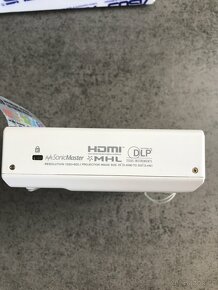Prodám přenosný LED projektor ASUS P3B - 5