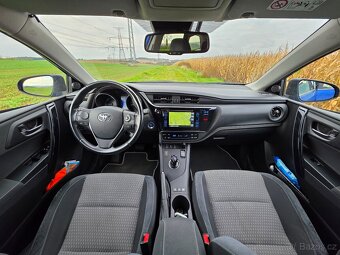 Toyota Auris Hybrid - 5
