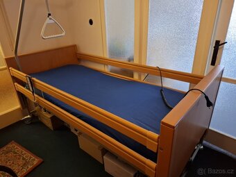 Polohovací elektrické lůžko s antidekubitní matrací - 5