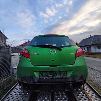 Mazda 2 benzín rok 2012 - 5