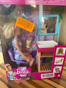 Barbie a kosmetický salon - 5
