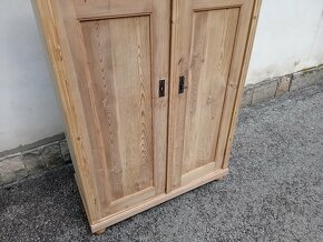 Starozitna šatní skrin po renovaci - 5