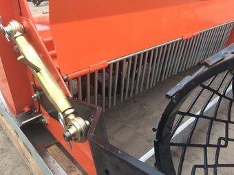 Trávníkový zakladač za traktor CR-105 - 5