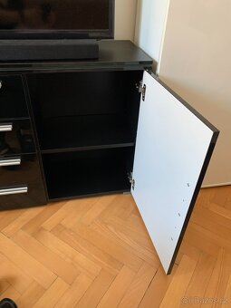 Skříň pod TV - 5